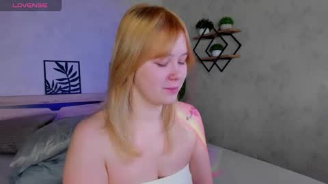 Snapshot of ellya_castro chatting on 10/06/25, 12:08 ellya_castro online show from 10/06/25, 12:08