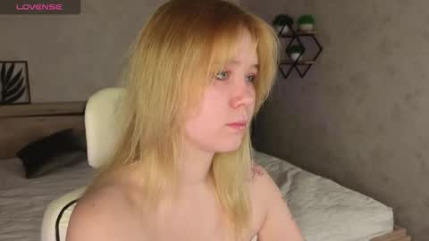 Snapshot of ellya_castro chatting on 10/21/25, 12:55 ellya_castro online show from 10/21/25, 12:55