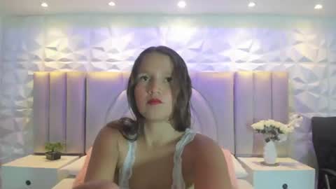 Snapshot of ellye_evans_ chatting on 06/12/26, 11:20 Ellye online show from 06/12/26, 11:20