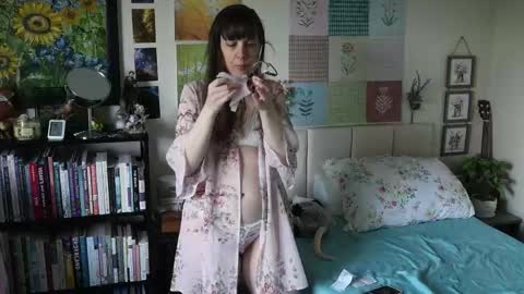 Snapshot of ellynaomi chatting on 05/24/26, 05:07 Elly Naomi online show from 05/24/26, 05:07