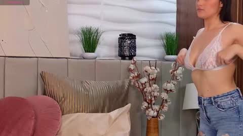 EllyRoss online show from 02/16/25, 11:27