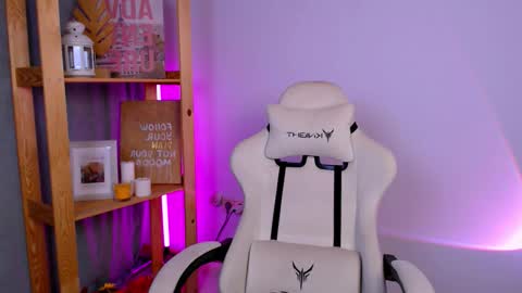 Elly online show from 11/20/25, 02:45