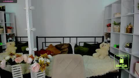 elma_lily online show from 11/12/25, 07:09