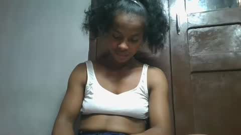 Snapshot of elodie228680 chatting on 05/06/26, 04:52 elodie228680 online show from 05/06/26, 04:52