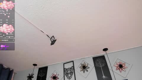 Elodie  online show from 03/01/26, 12:01