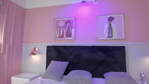 Elodie  online show from 07/01/26, 11:34
