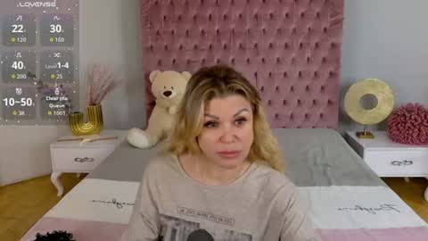 Snapshot of eloise_by chatting on 06/17/26, 07:22 eloise_by online show from 06/17/26, 07:22