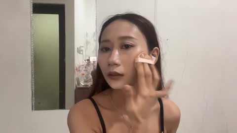 Snapshot of eloisprovino chatting on 06/18/26, 04:57 Eva online show from 06/18/26, 04:57