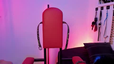 elowen_halley1 online show from 02/28/26, 07:04