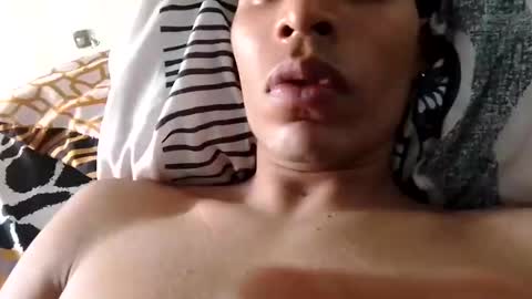 Snapshot of elreyto chatting on 01/01/25, 05:44 elreyto online show from 01/01/25, 05:44