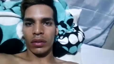 Snapshot of elreyto chatting on 03/06/25, 02:51 elreyto online show from 03/06/25, 02:51