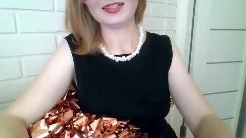 ElsaMartinez online show from 10/29/25, 12:07