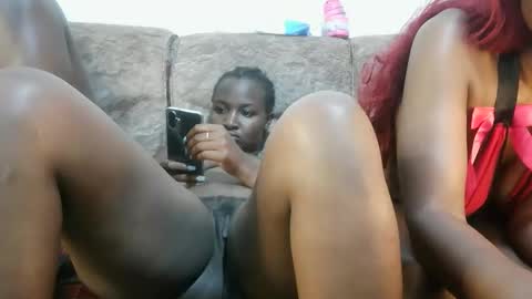 elsie02 online show from 11/13/25, 09:19