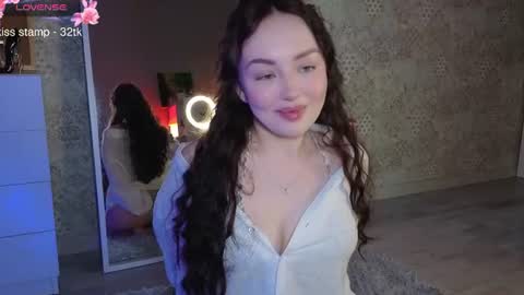 Mia 3 online show from 06/16/26, 04:42