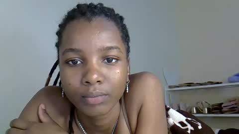 Snapshot of elvier_pretty chatting on 11/01/25, 05:20 flo online show from 11/01/25, 05:20