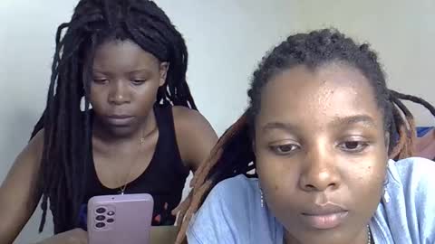 Snapshot of elvier_pretty chatting on 11/07/25, 09:15 flo online show from 11/07/25, 09:15