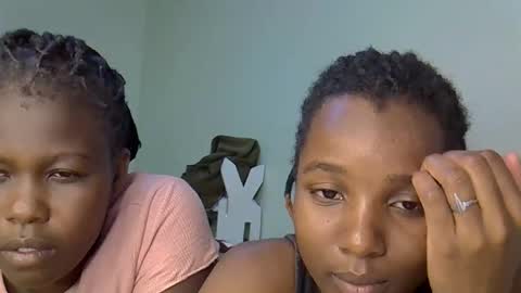 Snapshot of elvier_pretty chatting on 01/11/26, 08:58 flo online show from 01/11/26, 08:58