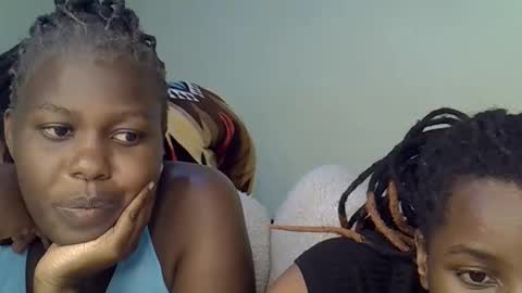 Snapshot of elvier_pretty chatting on 01/12/26, 08:14 flo online show from 01/12/26, 08:14