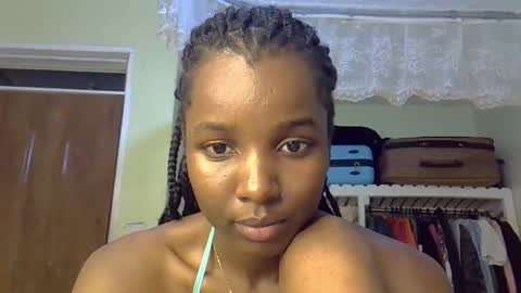 Snapshot of elvier_pretty chatting on 03/08/26, 08:01 flo online show from 03/08/26, 08:01