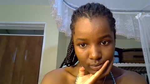 Snapshot of elvier_pretty chatting on 03/12/26, 10:54 flo online show from 03/12/26, 10:54