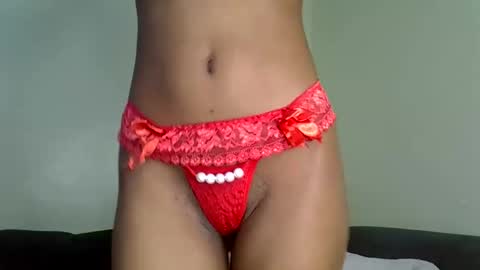 Snapshot of elvier_pretty chatting on 04/12/26, 02:11 flo online show from 04/12/26, 02:11