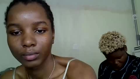 Snapshot of elvier_pretty chatting on 05/31/26, 12:56 flo online show from 05/31/26, 12:56