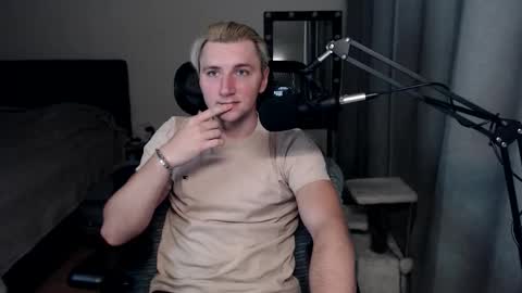 Snapshot of elvin_vaenight chatting on 10/07/25, 09:56 Elvin Vaenight online show from 10/07/25, 09:56