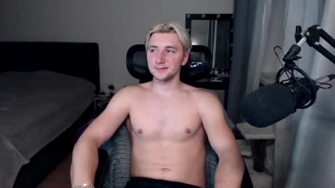 Snapshot of elvin_vaenight chatting on 10/08/25, 10:40 Elvin Vaenight online show from 10/08/25, 10:40