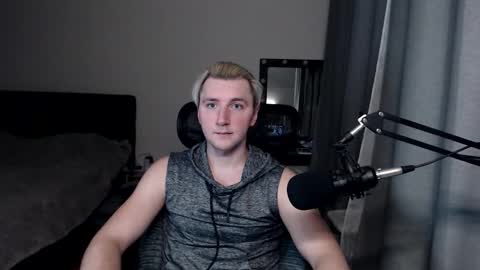 Snapshot of elvin_vaenight chatting on 10/14/25, 12:22 Elvin Vaenight online show from 10/14/25, 12:22