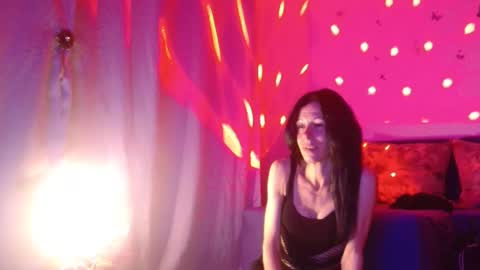 Elisa online show from 10/08/25, 06:38