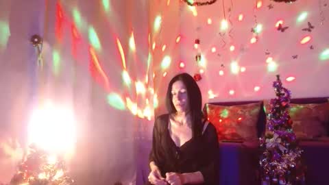 Elisa online show from 12/22/25, 07:44