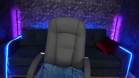 Snapshot of elyslunar_ chatting on 12/27/24, 07:03 Call me Elis online show from 12/27/24, 07:03