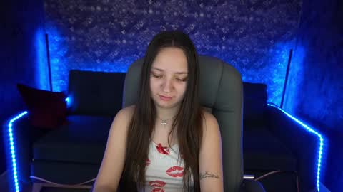 Snapshot of elyslunar_ chatting on 02/05/25, 09:15 Call me Elis online show from 02/05/25, 09:15