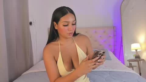 Snapshot of elza_fuentes01 chatting on 05/01/26, 07:29 Michelle online show from 05/01/26, 07:29