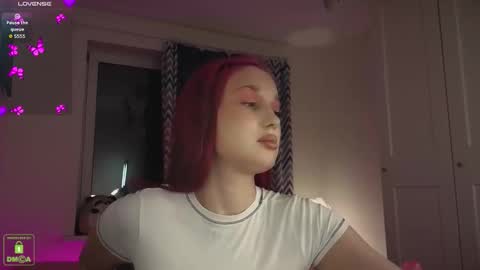 Em1l1a online show from 11/08/25, 03:34