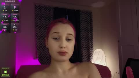 Em1l1a online show from 11/10/25, 01:54