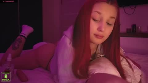 Em1l1a online show from 12/05/25, 07:43