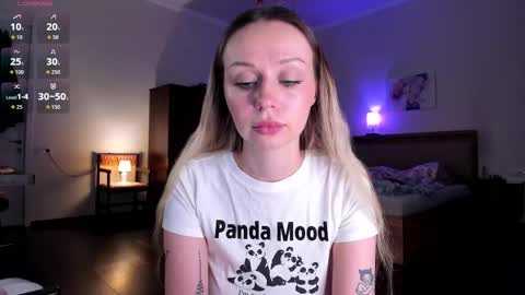 Snapshot of em_emilie chatting on 04/02/26, 06:05 Emilie online show from 04/02/26, 06:05