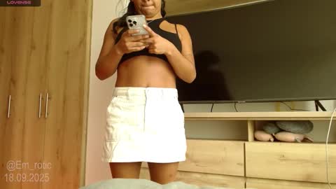 Emilia  online show from 09/18/25, 05:15