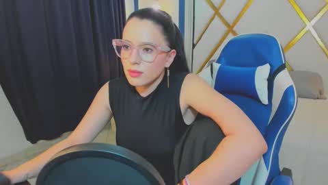 Snapshot of ema_04 chatting on 05/25/26, 08:04 Estefany Martinez Acua INSTAGRAM ema 04oficial online show from 05/25/26, 08:04