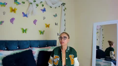 ema garcia  online show from 09/20/25, 07:37