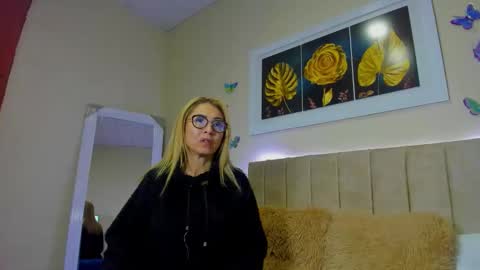 ema garcia  online show from 09/26/25, 11:03