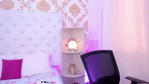 Ema Lambert  online show from 01/12/26, 02:00