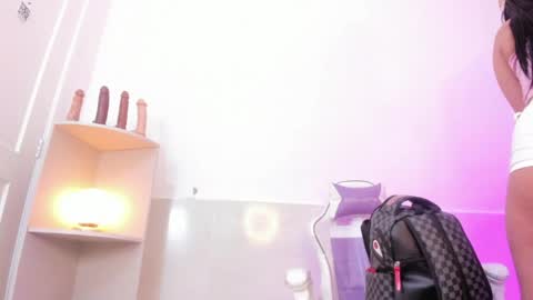 Ema Lambert  online show from 05/30/26, 11:51