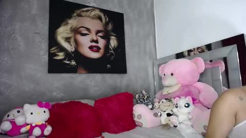 EmaFox online show from 10/11/25, 03:17