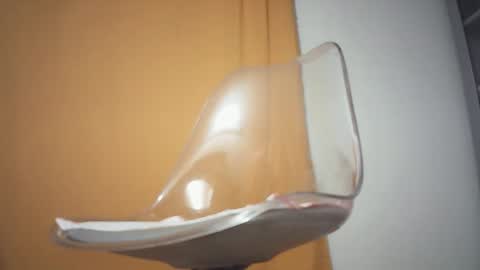 emailisa online show from 04/01/26, 01:50