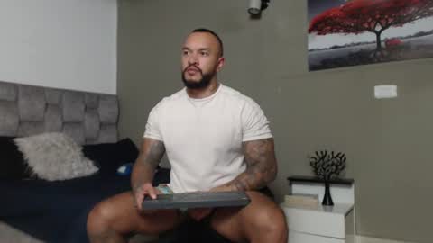 Snapshot of emanuelspencer chatting on 06/20/26, 04:04 emanuelspencer online show from 06/20/26, 04:04