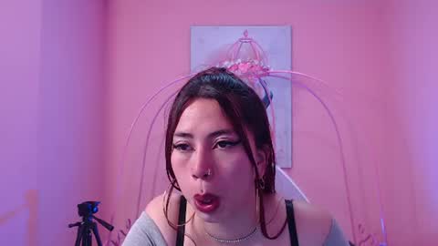 Snapshot of ember_queen chatting on 07/16/26, 12:33 ember_queen online show from 07/16/26, 12:33