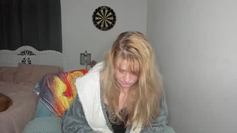 Snapshot of emberpheonixxx chatting on 01/06/25, 03:31 Ember Pheonixxx online show from 01/06/25, 03:31