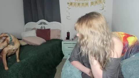 Snapshot of emberpheonixxx chatting on 02/25/25, 03:31 Ember Pheonixxx online show from 02/25/25, 03:31